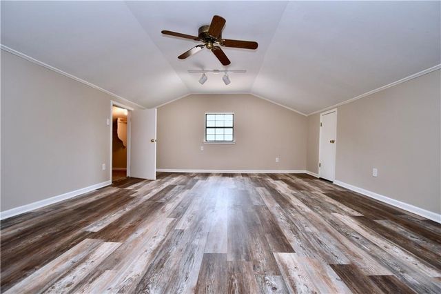 106 WOODCREEK Loop, Pineville, LA 71360