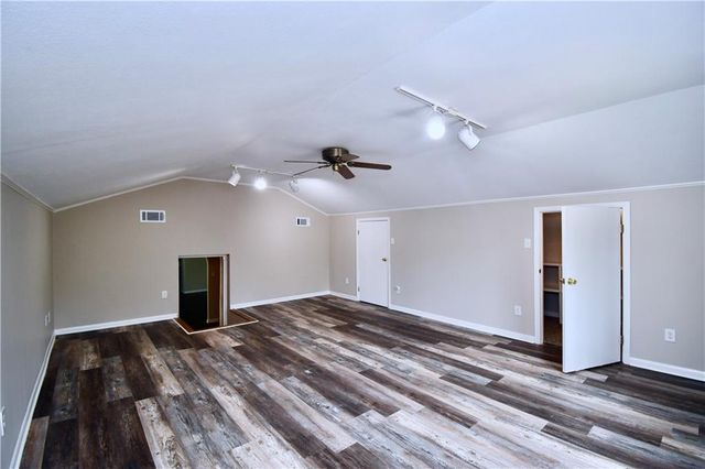 106 WOODCREEK Loop, Pineville, LA 71360