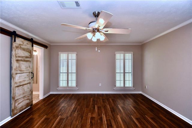 106 WOODCREEK Loop, Pineville, LA 71360