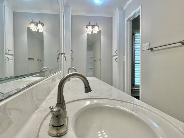 106 WOODCREEK Loop, Pineville, LA 71360