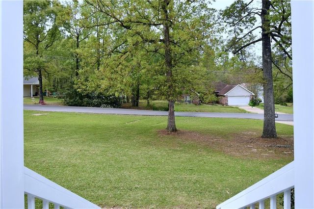 106 WOODCREEK Loop, Pineville, LA 71360