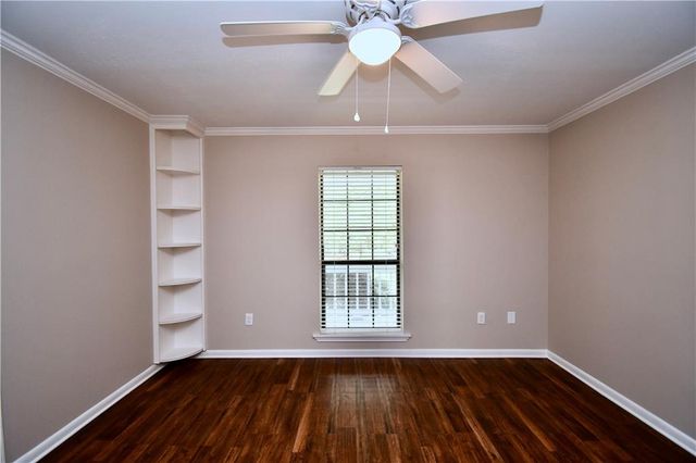 106 WOODCREEK Loop, Pineville, LA 71360