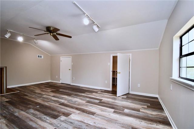 106 WOODCREEK Loop, Pineville, LA 71360