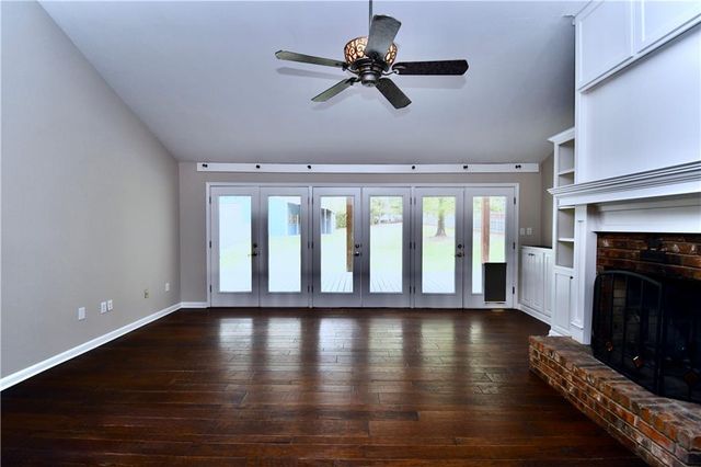 106 WOODCREEK Loop, Pineville, LA 71360