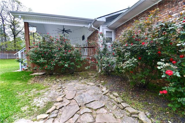 106 WOODCREEK Loop, Pineville, LA 71360