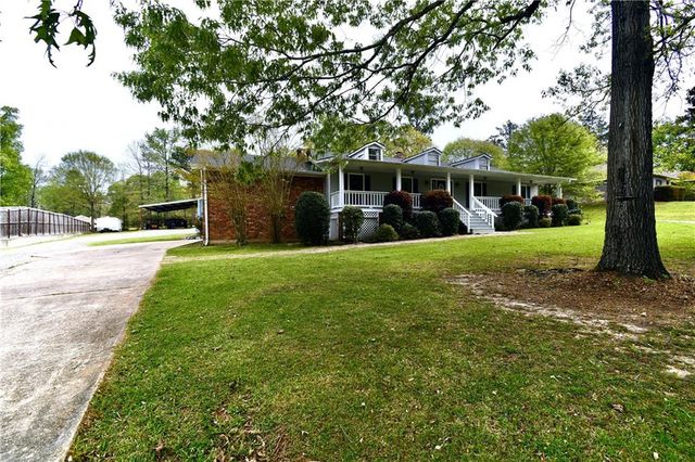 106 WOODCREEK Loop, Pineville, LA 71360