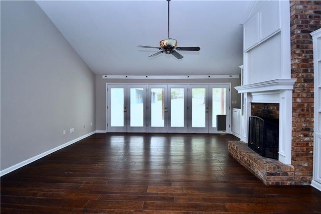 106 WOODCREEK Loop, Pineville, LA 71360