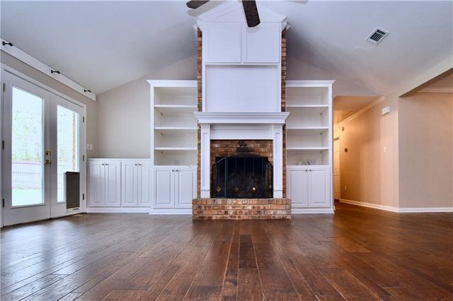 106 WOODCREEK Loop, Pineville, LA 71360