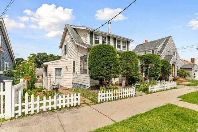 42 Piedmont St, Lynn, MA 01904