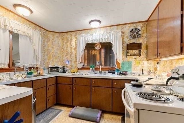 42 Piedmont St, Lynn, MA 01904