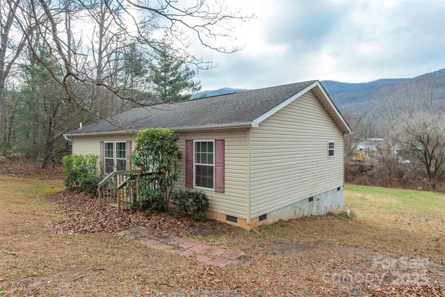 332 Richmond Avenue, Swannanoa, NC 28778