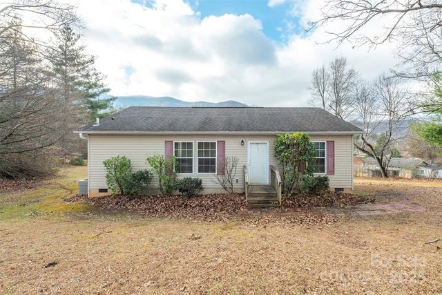 332 Richmond Avenue, Swannanoa, NC 28778