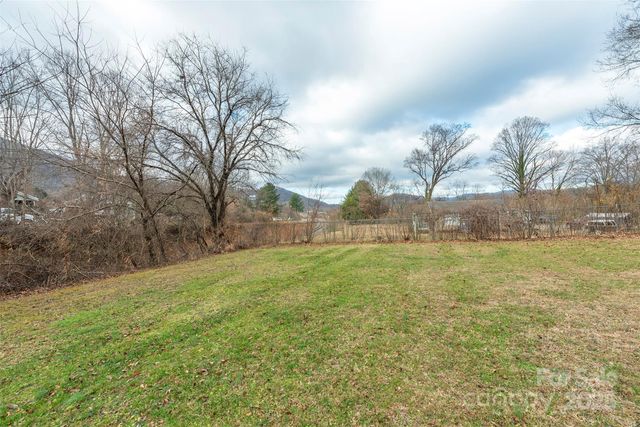 332 Richmond Avenue, Swannanoa, NC 28778