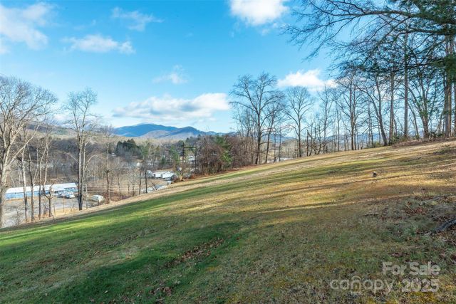 332 Richmond Avenue, Swannanoa, NC 28778