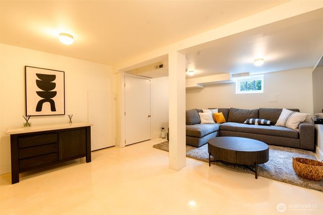 2218 E McGraw Street, Seattle, WA 98112