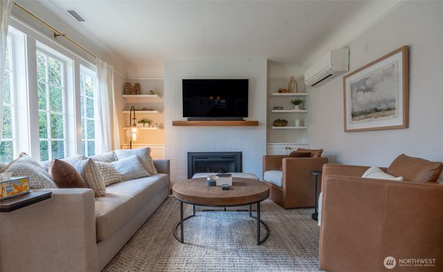 2218 E McGraw Street, Seattle, WA 98112