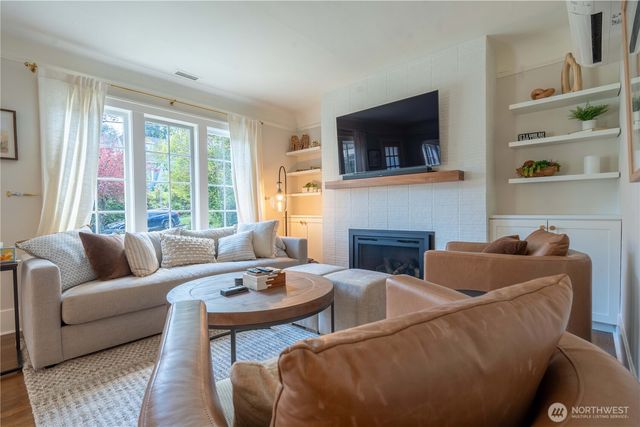 2218 E McGraw Street, Seattle, WA 98112