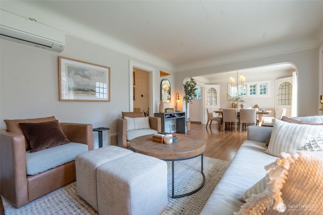 2218 E McGraw Street, Seattle, WA 98112