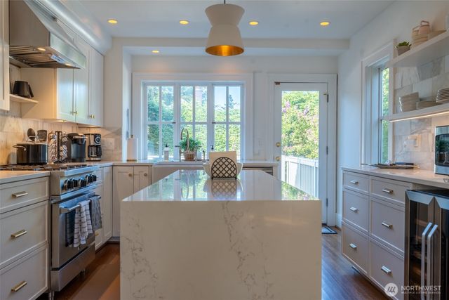 2218 E McGraw Street, Seattle, WA 98112