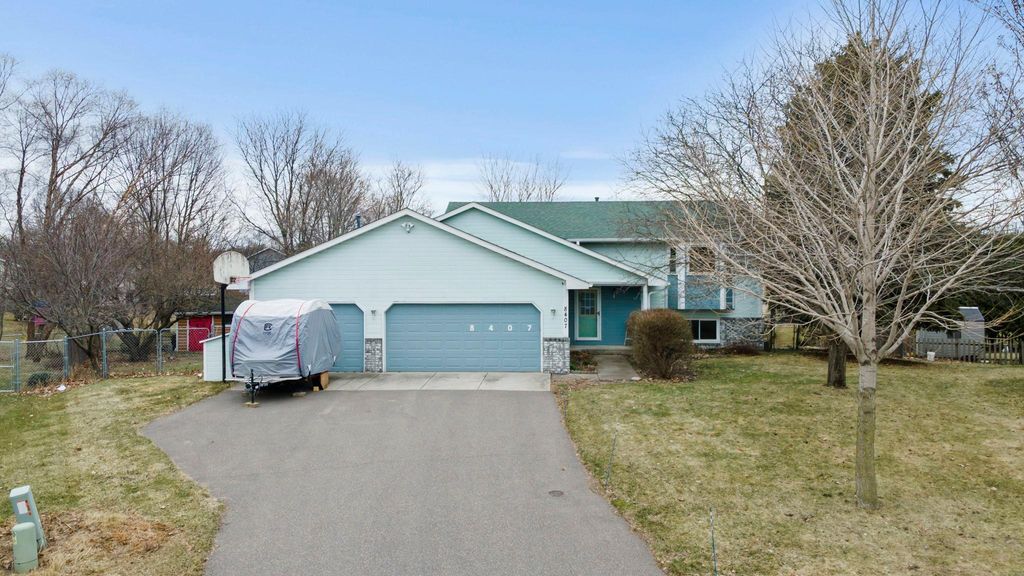 8407 Norway Street NW, Coon Rapids, MN 55433