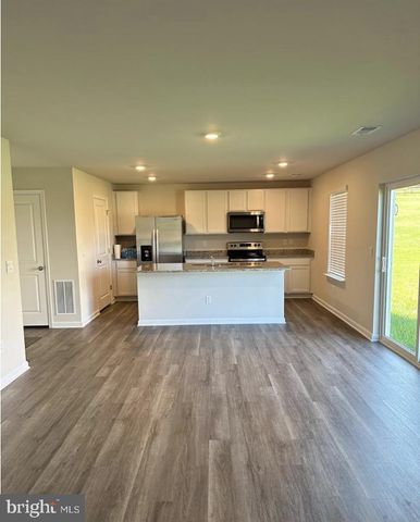 219 CENTERGATE DR, Charles Town, WV 25414