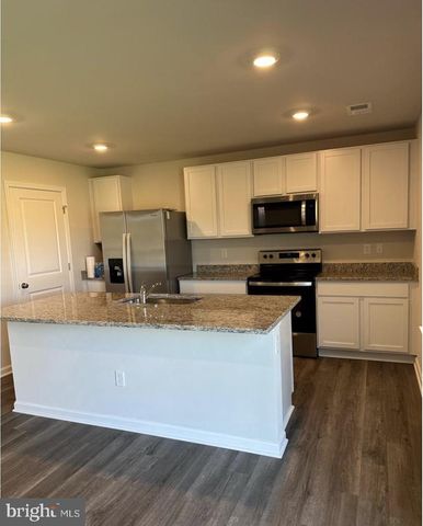 219 CENTERGATE DR, Charles Town, WV 25414