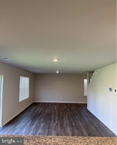 219 CENTERGATE DR, Charles Town, WV 25414