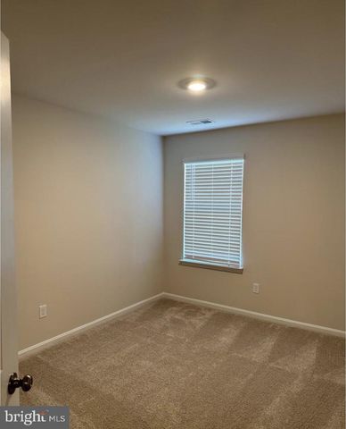 219 CENTERGATE DR, Charles Town, WV 25414