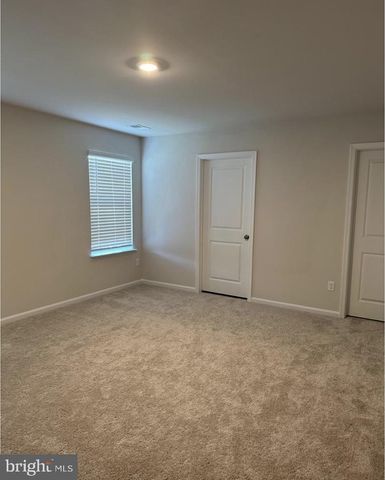 219 CENTERGATE DR, Charles Town, WV 25414