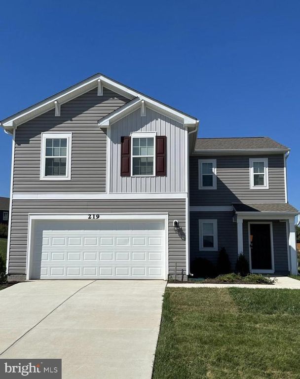 219 CENTERGATE DR, Charles Town, WV 25414