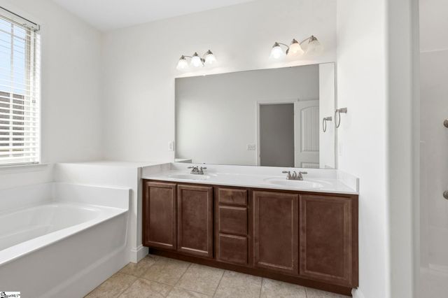 120 Bur Oak Drive, Taylors, SC 29687