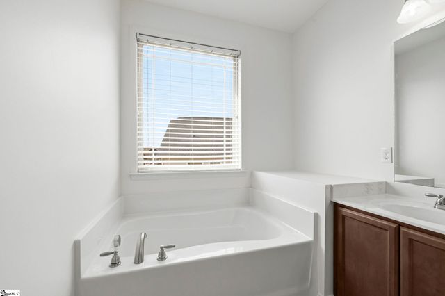 120 Bur Oak Drive, Taylors, SC 29687