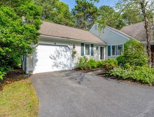 9 Pacific Avenue, Mashpee, MA 02649