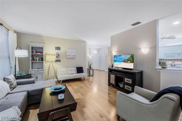 1345 Charleston Square DR 5-102, Naples, FL 34110