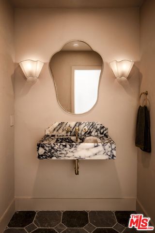 13114 Addison Street, Sherman Oaks, CA 91423