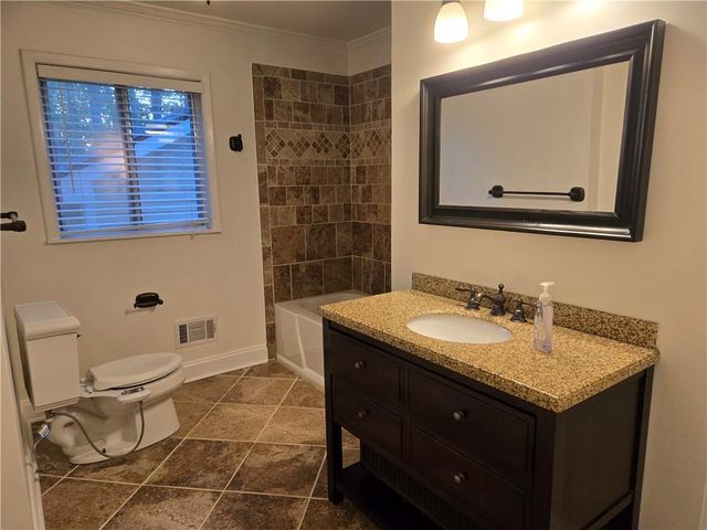 1105 Woodleigh SE Road, Marietta, GA 30008