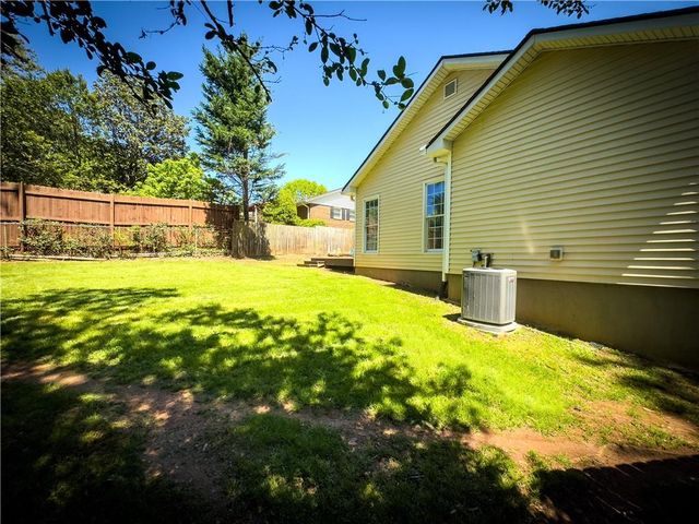 1105 Woodleigh SE Road, Marietta, GA 30008