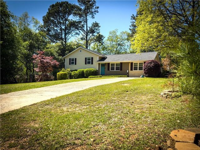1105 Woodleigh SE Road, Marietta, GA 30008