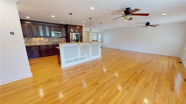 1105 Woodleigh SE Road, Marietta, GA 30008
