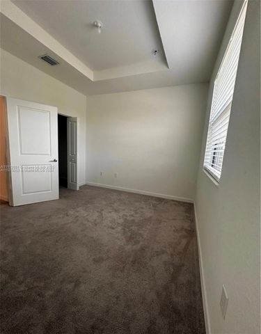 561 NE 208th Ter 561, Miami, FL 33179