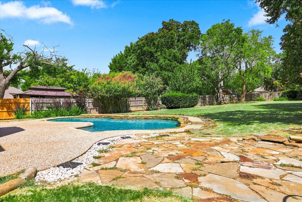 2312 Misty Trail Lane, Flower Mound, TX 75028