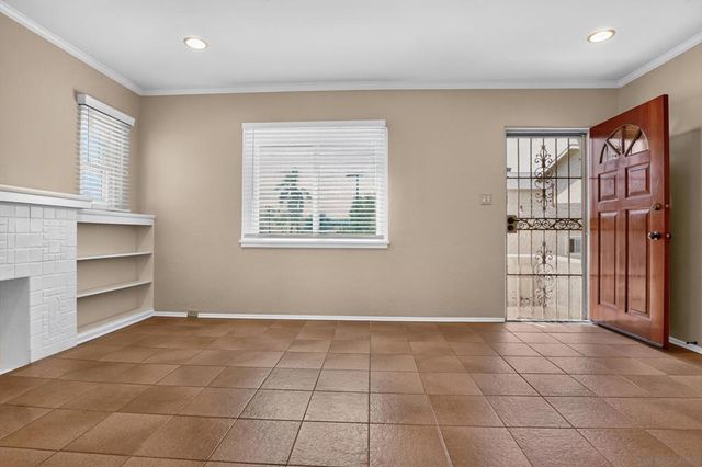 2444 Curlew St, San Diego, CA 92101