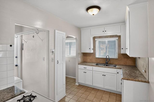 2444 Curlew St, San Diego, CA 92101