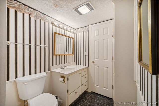 1023 E Thompson Avenue, Sapulpa, OK 74066