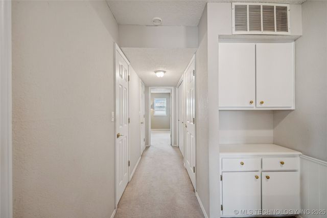 1023 E Thompson Avenue, Sapulpa, OK 74066