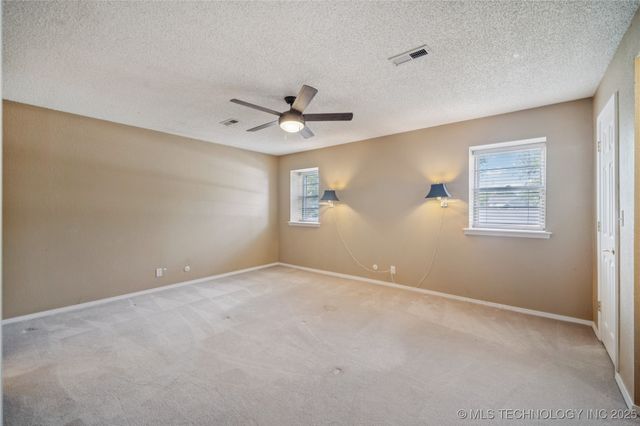 1023 E Thompson Avenue, Sapulpa, OK 74066