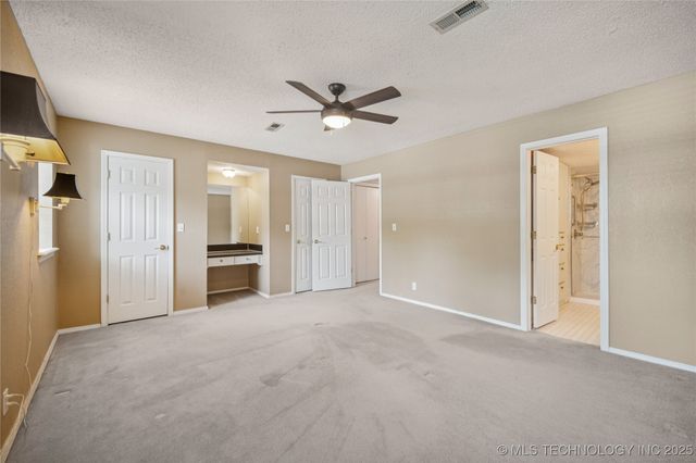 1023 E Thompson Avenue, Sapulpa, OK 74066