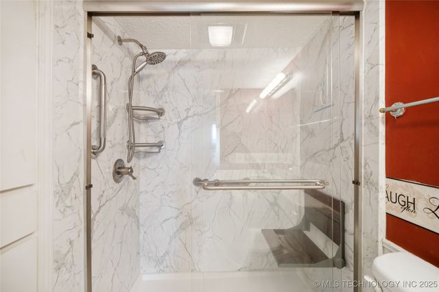 1023 E Thompson Avenue, Sapulpa, OK 74066