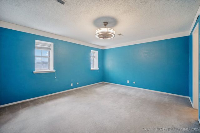 1023 E Thompson Avenue, Sapulpa, OK 74066