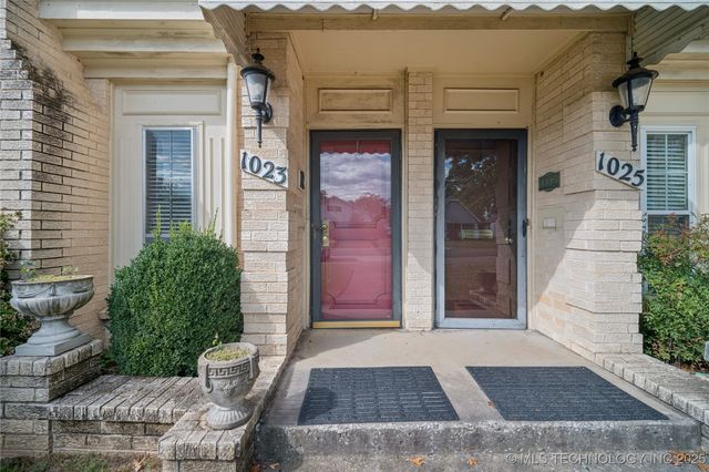 1023 E Thompson Avenue, Sapulpa, OK 74066